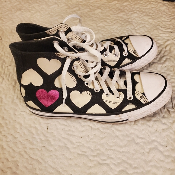 Heart print Converse high tops - Picture 2 of 7